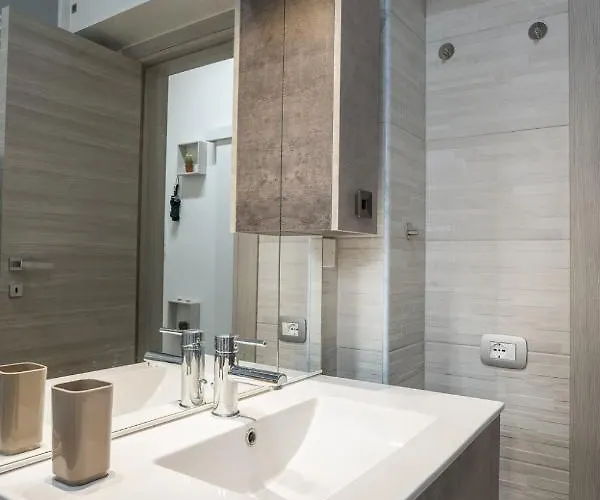 Maneki Murri 124 * بولونيا